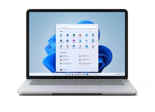 Лаптоп Microsoft Surface Laptop Studio, Quad-core 11th Gen Intel Core H35 i7-11370H, 14.4” (2400 x 1600) PixelSense Flow Display, NVIDIA GeForce RTX3050 Ti, 16GB RAM, 512GB SSD, Windows 11 Home, Platinum