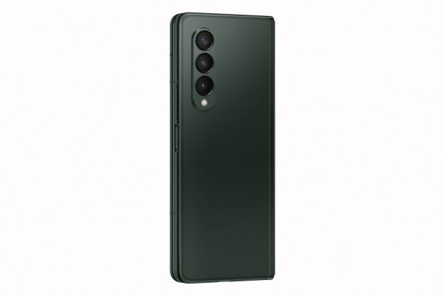 Мобилен телефон Samsung SM-F926 GALAXY Fold 3 5G 256 GB, Octa-Core (1x2.84 GHz, 3x2.42 GHz, 4x1.8 GHz), 12 GB RAM, 6.7" 1080x2640 120 Hz Dynamic AMOLED, HDR10+, 12.0 MP + 12.0 MP + 12.0 MP + 4.0 MP Selfie, 4400 mAh, Dual SIM, Phantom Green