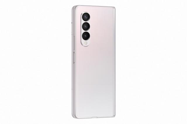 Мобилен телефон Samsung SM-F926 GALAXY Fold 3 5G 256 GB, Octa-Core (1x2.84 GHz, 3x2.42 GHz, 4x1.8 GHz), 12 GB RAM, 6.7" 1080x2640 120 Hz Dynamic AMOLED, HDR10+, 12.0 MP + 12.0 MP + 12.0 MP + 4.0 MP Selfie, 4400 mAh, Dual SIM, Phantom Silver