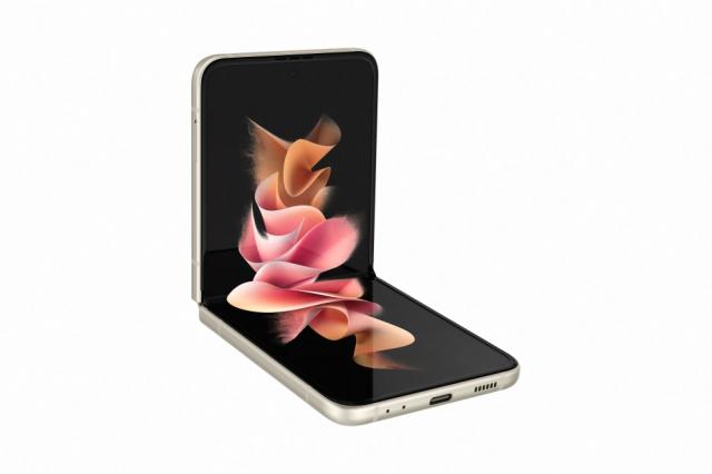 Мобилен телефон Samsung SM-F711 GALAXY Flip 3 5G 128 GB, Octa-Core (1x2.84 GHz, 3x2.42 GHz, 4x1.8 GHz), 8 GB RAM, 6.7" 1080x2640 120 Hz Dynamic AMOLED, HDR10+, 12.0 MP + 12.0 MP + 10.0 MP Selfie, 3300 mAh, Dual SIM, Cream
