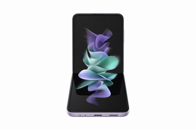 Мобилен телефон Samsung SM-F711 GALAXY Flip 3 5G 256 GB, Octa-Core (1x2.84 GHz, 3x2.42 GHz, 4x1.8 GHz), 8 GB RAM, 6.7" 1080x2640 120 Hz Dynamic AMOLED, HDR10+, 12.0 MP + 12.0 MP + 10.0 MP Selfie, 3300 mAh, Dual SIM, Lavender