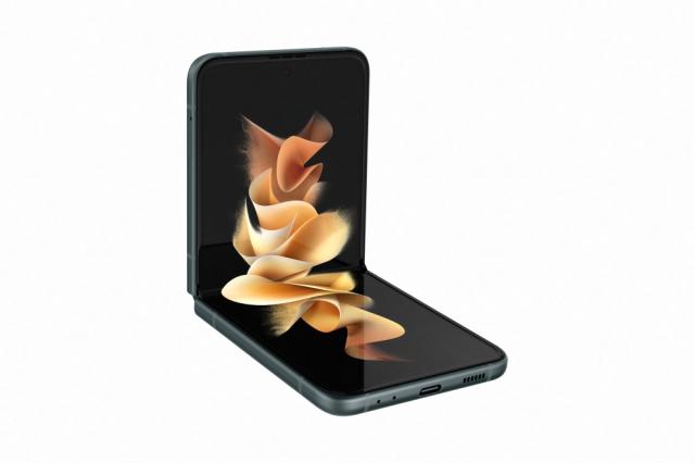 Мобилен телефон Samsung SM-F711 GALAXY Flip 3 5G 256 GB, Octa-Core (1x2.84 GHz, 3x2.42 GHz, 4x1.8 GHz), 8 GB RAM, 6.7" 1080x2640 120 Hz Dynamic AMOLED, HDR10+, 12.0 MP + 12.0 MP + 10.0 MP Selfie, 3300 mAh, Dual SIM, Green