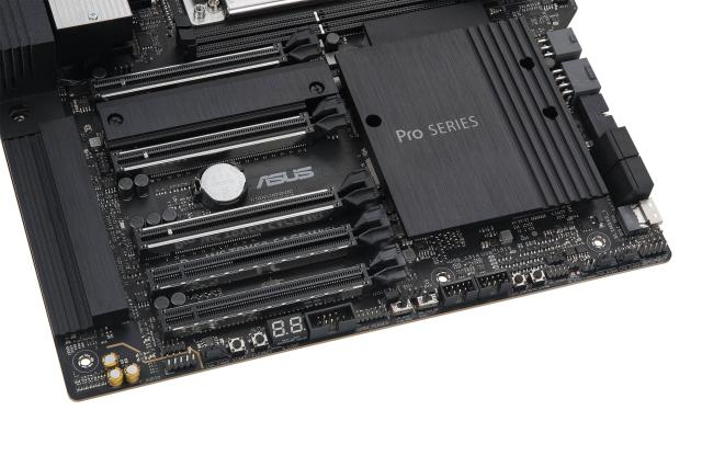 Дънна платка ASUS Pro WS TRX50-SAGE WIFI, sTR5 4x DDR5, 3x M.2slot, 4 x SATA 6Gb/s, Wi-Fi 7 / Bluetooth 5.4, 2x Ethernet, CEB