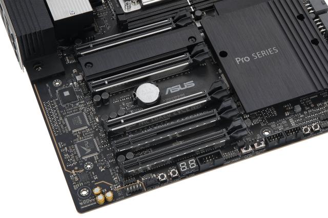 Дънна платка ASUS Pro WS TRX50-SAGE WIFI, sTR5 4x DDR5, 3x M.2slot, 4 x SATA 6Gb/s, Wi-Fi 7 / Bluetooth 5.4, 2x Ethernet, CEB