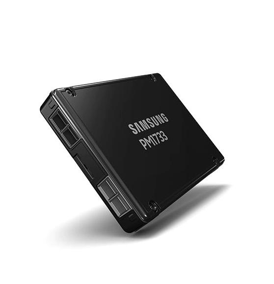 Твърд диск Samsung Enterprise SSD PM1733 15360GB TLC V5 Eagle 2.5'' PCI-E 4.0 x 4 Read 7000 MB/s, Write 3800 MB/s