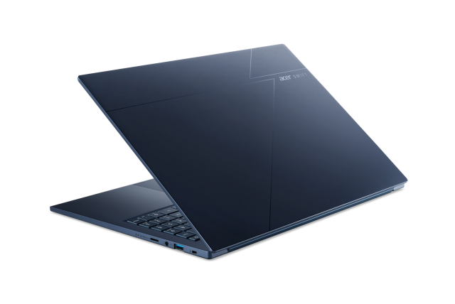 Лаптоп Acer Swift Go 16 AI SFG16-A71-R0BY, AMD Ryzen AI 9 465 10C (3.3 / 5.0 GHz, 24MB Cache), 16.0" (40.64 cm) WUXGA OLED display, 32GB LPDDR5X, 1TB M.2 NVMe SSD, Windows 11 Home