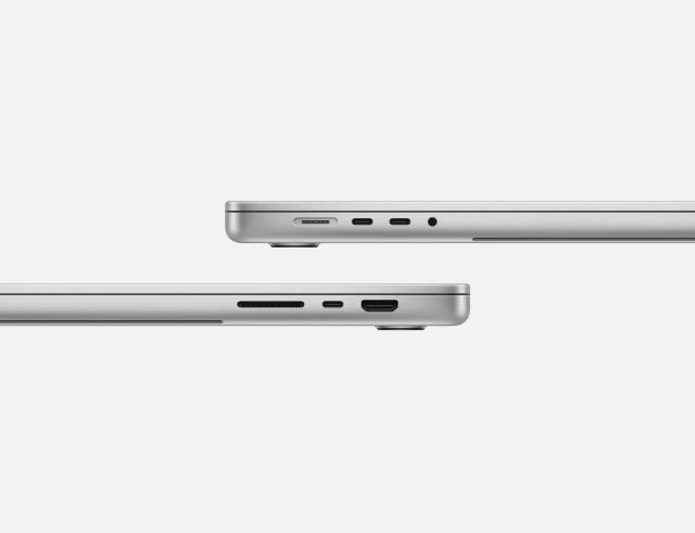 Лаптоп Apple MacBook Pro 16 Silver, Apple M4 Max 14C (2.89 / 4.41 GHz, 4MB Cache), 16.2" (41.15 cm)  Liquid Retina XDR, 32C GPU Apple M4 Max, 36GB LPDDR5X, 1TB SSD, Mac OS Sequoia