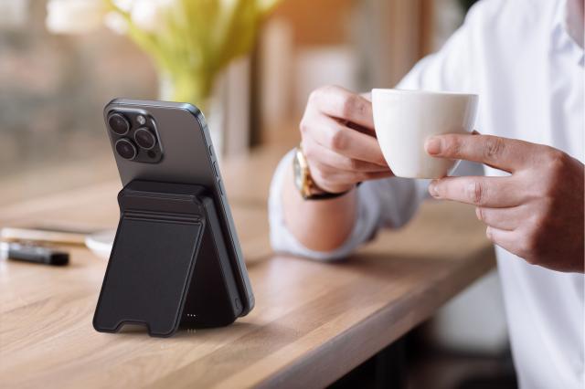 Външна батерия Satechi Qi2 10K Magnetic Power Bank with Stand, Black