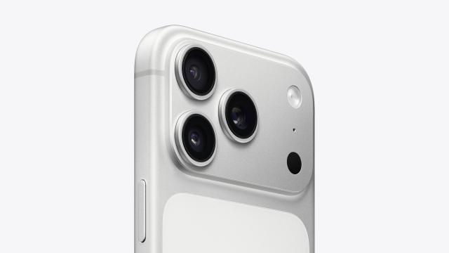 Смартфон Apple iPhone 17 Pro Silver, 6.3" (16cm) Super Retina XDR OLED Dolby Vision, Apple A19 Pro 16C (2x 4.2 / 4x 2.5 GHz), 12GB RAM, 1TB Flash памет, 48 + 48 + 48 & 18 Mpix камери, iOS, 233g