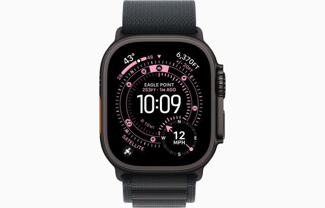 Смарт часовник Apple Watch Ultra 3 Cellular, 49mm, 1.98" (5.02 cm) Retina LTPO OLED дисплей, 64GB Flash памет, Bluetooth, Wi-Fi, LTE, GPS, Black Titanium с Black Alpine Loop M каишка