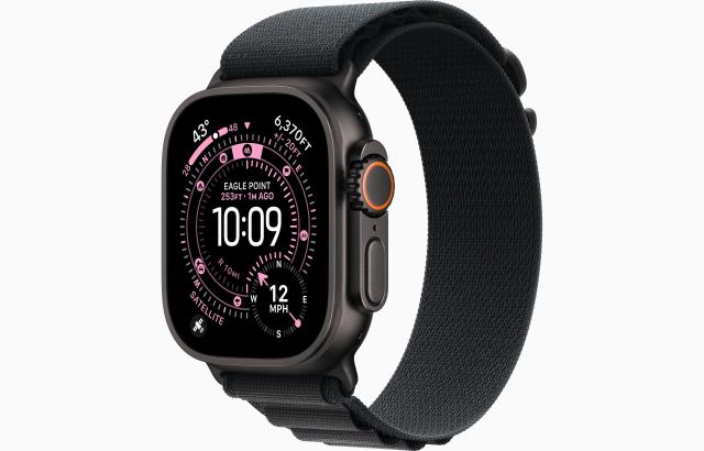 Смарт часовник Apple Watch Ultra 3 Cellular, 49mm, 1.98" (5.02 cm) Retina LTPO OLED дисплей, 64GB Flash памет, Bluetooth, Wi-Fi, LTE, GPS, Black Titanium с Black Alpine Loop M каишка