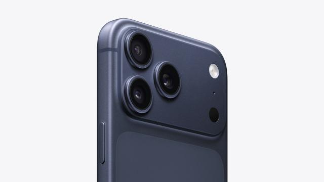 Смартфон Apple iPhone 17 Pro Max Deep Blue, 6.9" (17.52cm) Super Retina XDR OLED дисплей, Apple A19 Pro 16C (2x 4.2 / 4x 2.5 GHz), 12GB RAM, 512GB Flash памет, 48 + 48 + 48 & 18 Mpix камери, iOS, 233g