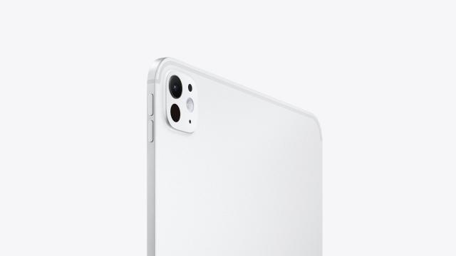 Таблет Apple iPad Pro Wi-Fi 11" Silver, M5 9C (4.46 GHz), 11" (27.94cm) Ultra Retina XDR OLED 1000nits 120Hz, 10C GPU M5, 12GB RAM, 256GB Flash памет, основна камера 12MP, iPadOS Standard glass