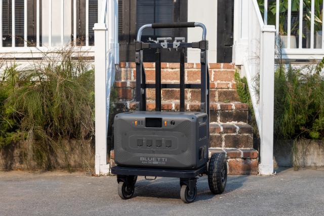 Преносима захранваща станция, Bluetti Station Apex 300, 3840W / 2764.8 Wh