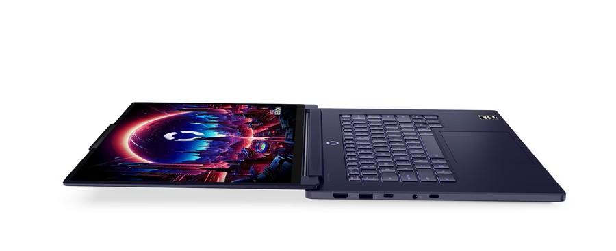 Лаптоп Lenovo Legion 7 15ASH11, AMD Ryzen AI Max+ 392 12C (3.2 / 5.0 GHz, 64MB Cache), 15.3" (38.86 cm) WQXGA OLED Glossy Display, AMD Radeon 8060S, 64GB LPDDR5X, 1TB M.2 NVMe SSD, Windows 11 Home