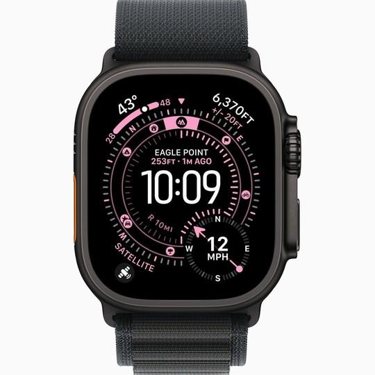 Смарт часовник Apple Watch Ultra 3, 49mm , 1.98" (5.02 cm) Retina LTPO OLED дисплей, 64GB Flash памет, Bluetooth, Wi-Fi, LTE, GPS, IP6X, Black Titanium с Black/Charcoal Trail Loop S/M каишка
