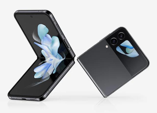 Мобилен телефон Samsung Z Flip4 128GB Graphite