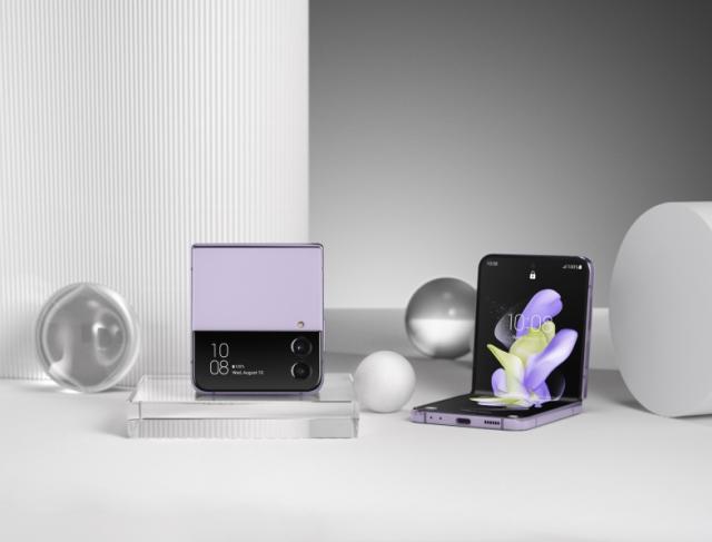 Мобилен телефон Samsung Z Flip4 256GB Bora Purple