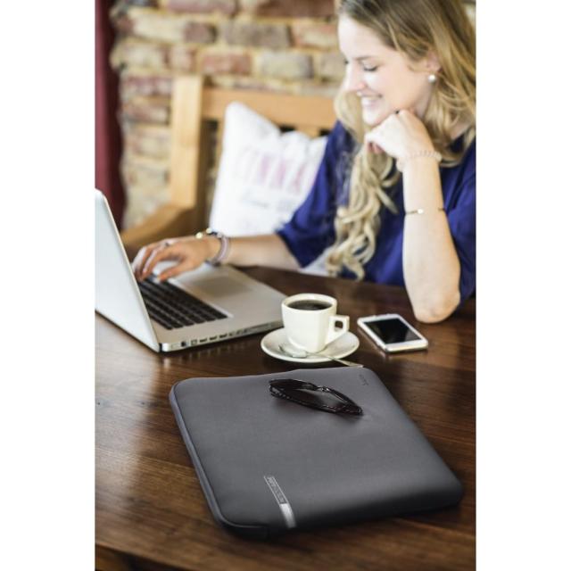 Калъф за лаптоп HAMA Neoprene, До 44 cm (17.3"), Сив/Червен