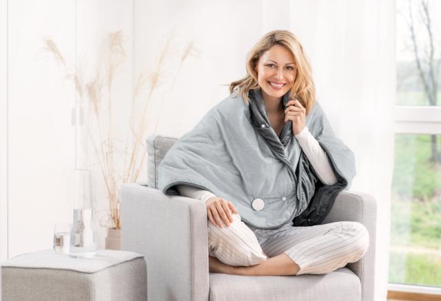 Термоподложка Beurer CC 50 Heated Cosy Cape, automatic switch-off, illuminated function display, machine-washable cover and heating pad, 6 temperature settings