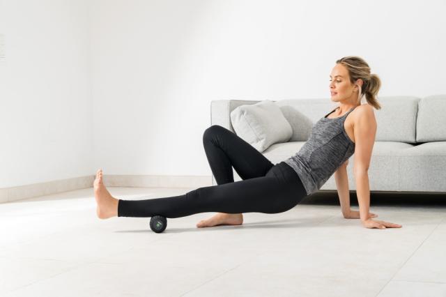 Масажор Beurer MG 35 DEEP ROLL, Vibrating massage roll, 3 intensity levels and a massage mode, 3 rotating roller units, Lithium ion battery