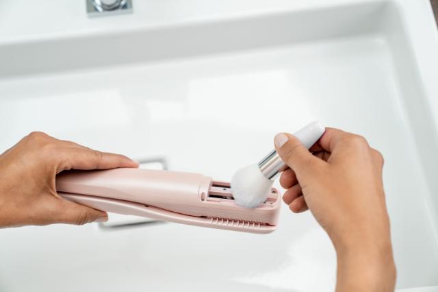 Преса за цъфтящи крайща HT 22 Split end trimmer, 2h operating time, Incl. cleaning brush and USB cable, Collection chamber, LED display, Transport lock