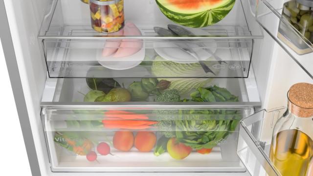 Хладилник Bosch KGN49AICT SER6; Free-standing fridge-freezer NoFrost, C, 203/70/67cm, 440l(311+129), 35dB, VitaFresh XXL, 0° drawer, Metal back wall with MultiAirflow, Stainless steel