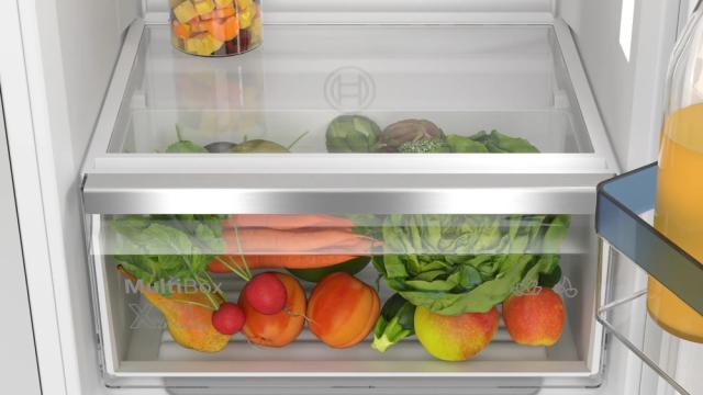 Хладилник Bosch KIL22VFE0 SER4;Built-in refrigerator with freezer compartment, E, 88/56/55cm, 119l(104+15), 35dB, EcoAirflow, MultiBox XXL, SuperCooling