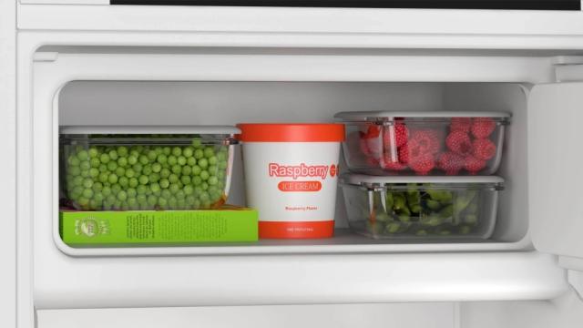 Хладилник Bosch KIL42VFE0 SER4;Built-in refrigerator with freezer compartment, E, 122.5/56/55cm, 187l(172+15), 35dB, EcoAirflow, MultiBox XXL, SuperCooling