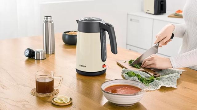 Електрическа кана Bosch TWK7L467, Kettle, 2000-2400 W, 1.7 l,  Cup indicator, Triple safety function, Beige