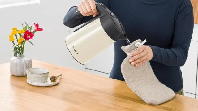 Електрическа кана Bosch TWK7L467, Kettle, 2000-2400 W, 1.7 l,  Cup indicator, Triple safety function, Beige