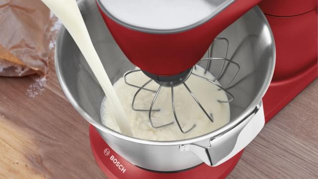 Кухненски робот Bosch MUM9A66R00, OptiMUM, 3D PlanetaryMixing,  1600 W, 7 speeds, Extra large stainless steel bowl 5.5 l, All-Metal Body, OptiMUM pastry set, Silver-Cherry red