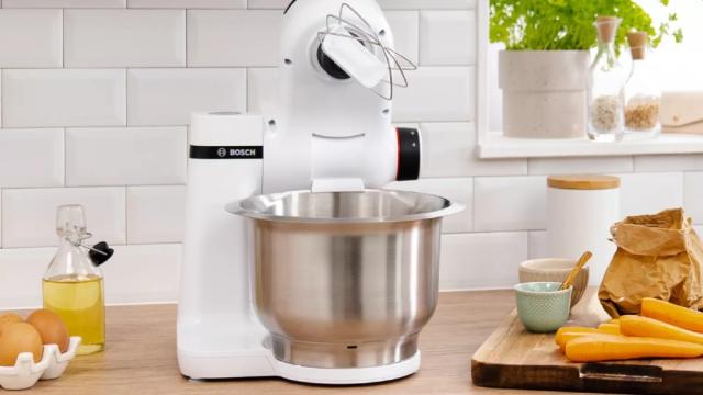 Кухненски робот Bosch MUMS2EW20, Kitchen machine, MUM Serie 2, 700 W, Large 3.8L stainless steel bowl, 3D PlanetaryMixing, 4 speeds, Pastry set, 3 discs, TR blender 1.25 l, White