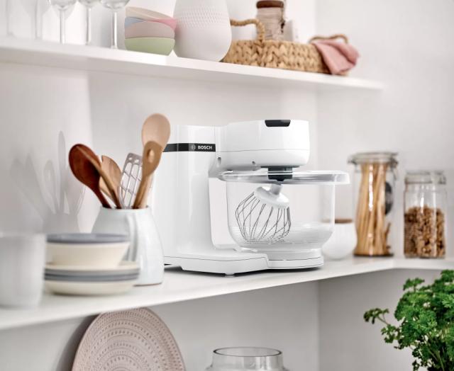 Кухненски робот Bosch MUMS2TW30, Kitchen machine, MUM Serie 2, 700 W, tritan bowl 3.8 l, 3D PlanetaryMixing, 4 speeds, Pastry set, 3 discs, Meat grinder, Transparent lid with filling hole, TR blender 1.25 l, White