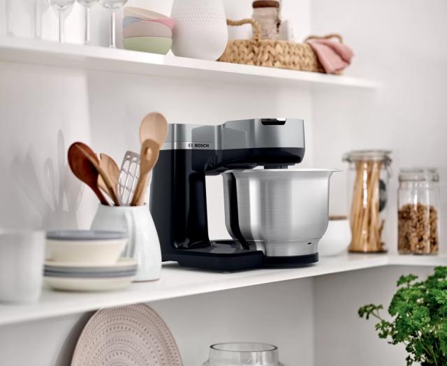 Кухненски робот Bosch MUMS2VM40, Kitchen machine, MUM Serie 2, 900 W, 3.8L stainless steel bowl, 3D PlanetaryMixing, 7 speeds, Pastry set, 3 discs, Meat grinder, TR blender 1.25 l, Citrus press, Transparent lid with filling hole, Black-Silver