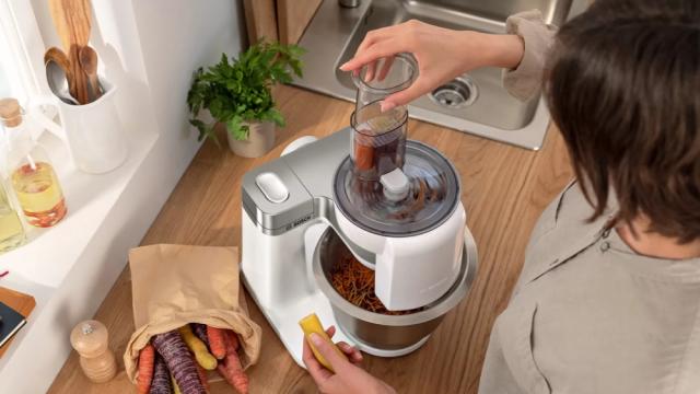 Кухненски робот Bosch MUMS2VS30, Kitchen machine, MUM Serie 2, 900 W, 3.8L stainless steel bowl, 3D PlanetaryMixing, 7 speeds, Pastry set, 3 discs, Meat grinder, TR blender 1.25 l, Transparent lid with filling hole, White-Silver