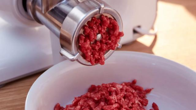 Кухненски робот Bosch MUMS2VS30, Kitchen machine, MUM Serie 2, 900 W, 3.8L stainless steel bowl, 3D PlanetaryMixing, 7 speeds, Pastry set, 3 discs, Meat grinder, TR blender 1.25 l, Transparent lid with filling hole, White-Silver