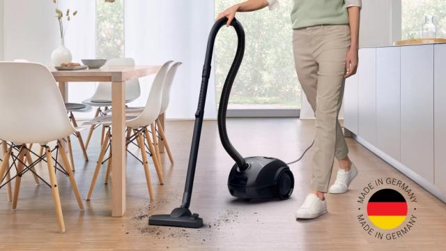 Прахосмукачка Bosch BGBS2BA2, Vacuum cleaner with bag 3.5 l, Series 2, 600W, 80 dB(A), black