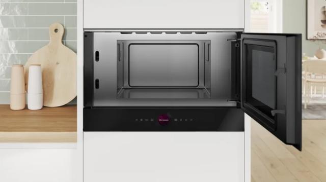 Микровълнова печка Bosch BFR7221B1, SER8 Built-in microwave, 900W, 21l, AutoPilot 7, Digital control ring, TFT touch display, black
