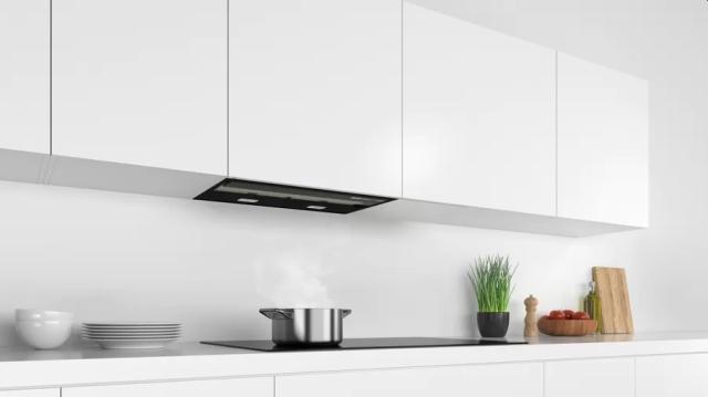 Аспиратор Bosch DBB67AM60, SER6, Integrated box hood, 60 cm,  B, black, LED, max 460 m3/h, 63 dB, clear glass, black print