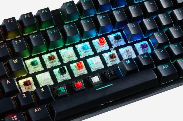 Геймърска механична клавиатура основа Glorious RGB GMMK TKL, ISO Layout