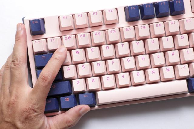 Геймърскa механична клавиатура Ducky One 3 Fuji TKL, Cherry MX Black суичове