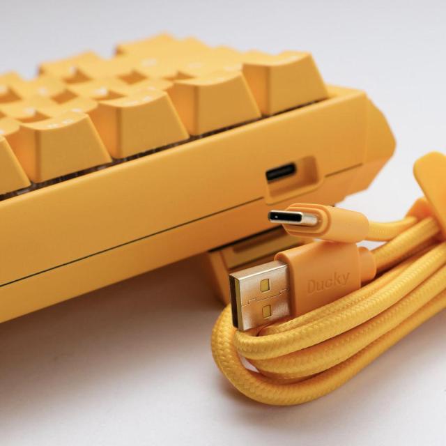 Геймърскa механична клавиатура Ducky One 3 Yellow Mini 60, Cherry MX Red суичове