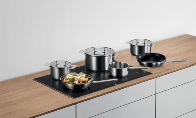 Аксесоар Bosch HEZ9SE060, Pro Induction cookware Set of 4 pots + 2 pans