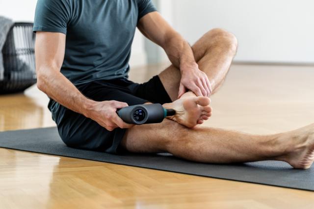Масажор BEURER MG 185 deep tissue massager, 9 intensity levels & 3 massage programmes, 5 massage attachments, Lithium-ion battery up to 5.5h of use, storage case