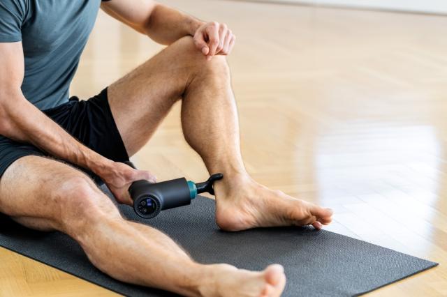 Масажор BEURER MG 185 deep tissue massager, 9 intensity levels & 3 massage programmes, 5 massage attachments, Lithium-ion battery up to 5.5h of use, storage case
