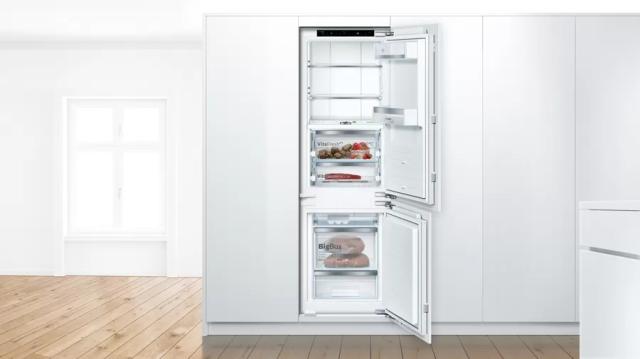 Хладилник Bosch KIF86PFE0 SER8 BI fridge-freezer NoFrost, E, 177,5cm, 223l(156+67), 36dB, VitaFresh Pro 55l, 2 cooling systems, display, BigBox, flush-folding