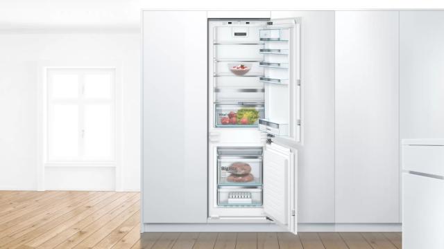 Хладилник Bosch KIN86AFF0 SER6 BI fridge-freezer NoFrost, F, 177,2cm, 255l(188+67), 39dB, VitaFresh Plus, EasyAccess shelf, Vario Shelf, 2 cooling systems, display, fan, BigBox, flush-folding