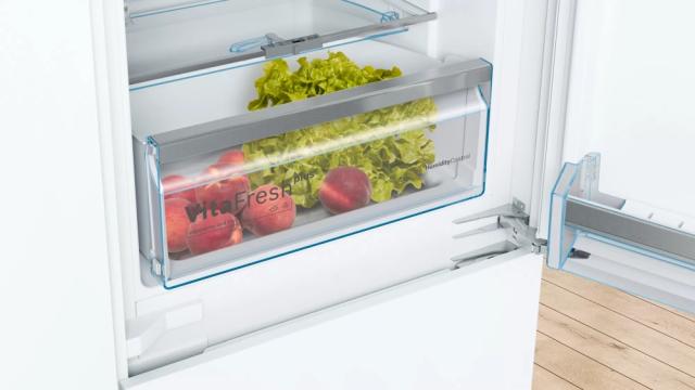 Хладилник Bosch KIN86AFF0 SER6 BI fridge-freezer NoFrost, F, 177,2cm, 255l(188+67), 39dB, VitaFresh Plus, EasyAccess shelf, Vario Shelf, 2 cooling systems, display, fan, BigBox, flush-folding