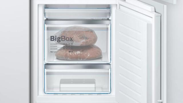 Хладилник Bosch KIN86AFF0 SER6 BI fridge-freezer NoFrost, F, 177,2cm, 255l(188+67), 39dB, VitaFresh Plus, EasyAccess shelf, Vario Shelf, 2 cooling systems, display, fan, BigBox, flush-folding